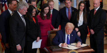 Trump diz que bloqueou o envio de US$ 50 milhões para comprar camisinhas para o Hamas: 'Eles usam para fazer bombas'