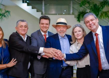Com a presença de Lula, Lindbergh é eleito líder da bancada do PT na Câmara