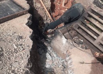 Quatro operários ficam feridos em explosão durante obra de bueiro em BH
