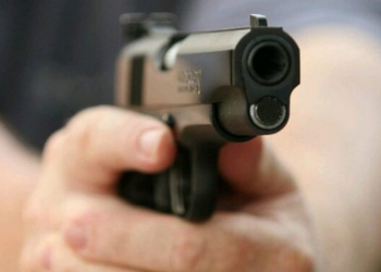Membro de facção é assassinado a tiros enquanto bebia com amigos
