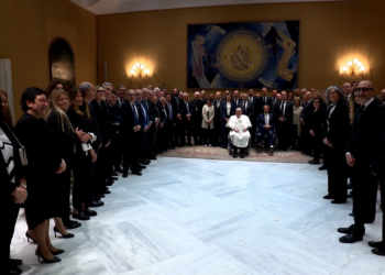 Papa Francisco reencontra equipe que cuidou dele durante internação: 'Obrigado por tudo que fizeram por mim'