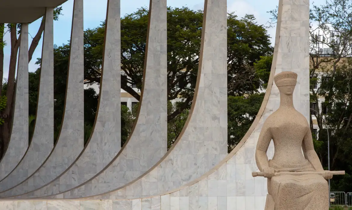 Ministros querem tirar STF do foco, mas veem Corte arrastada para crise e temem contaminação de julgamentos