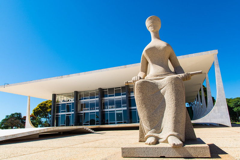 STF adia julgamento sobre suspensão de penduricalhos
