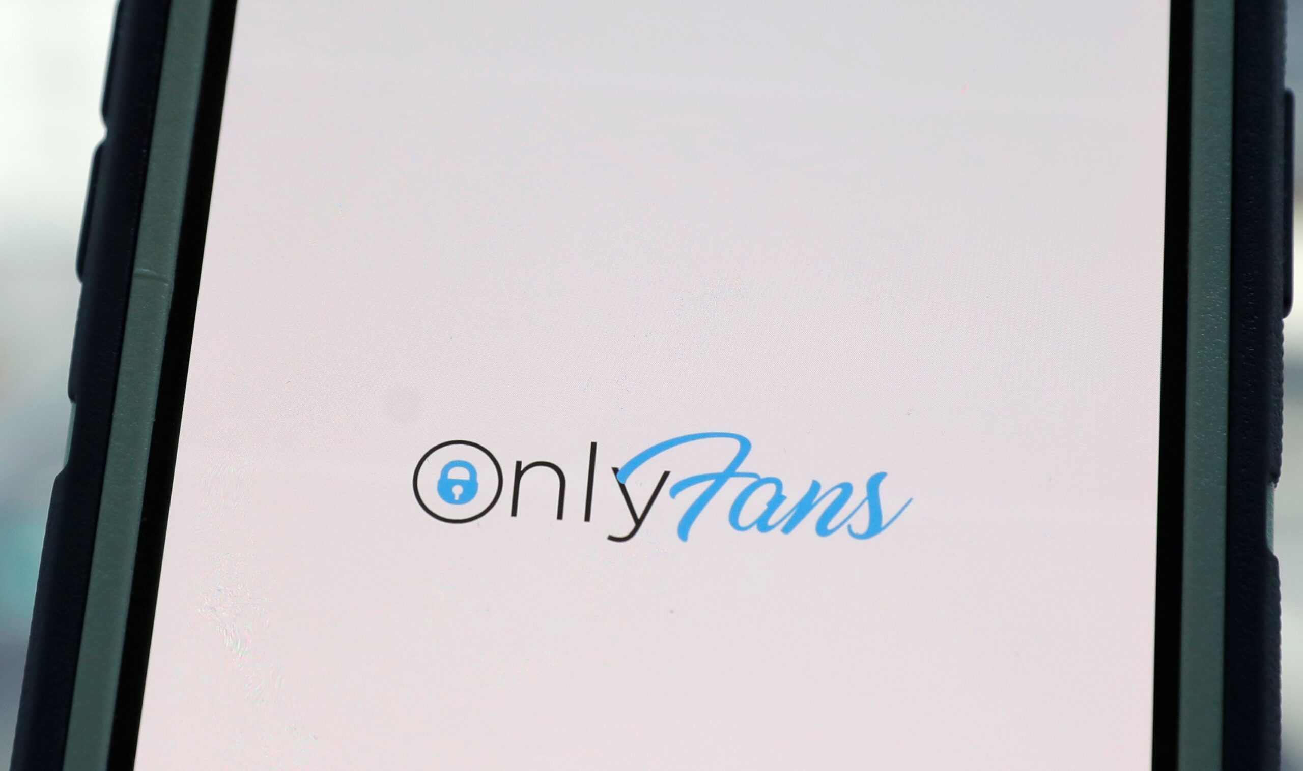 Após a morte do fundador, OnlyFans busca novo investidor em acordo bilionário