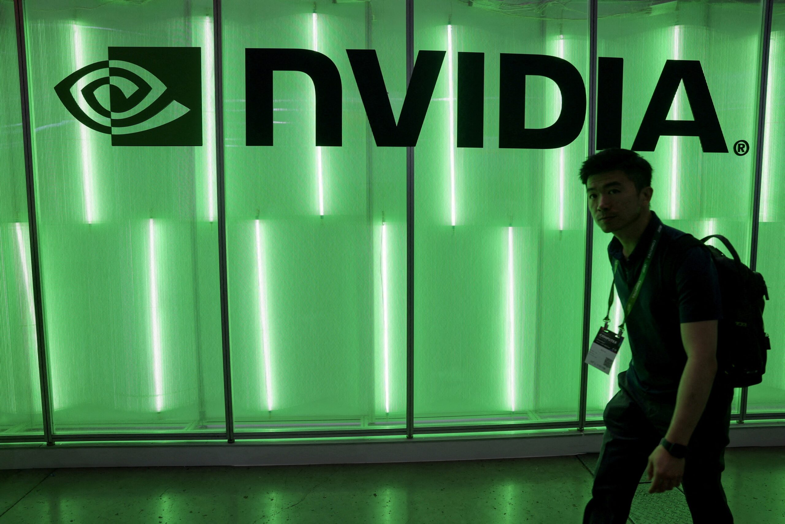 Nvidia prevê receita maior no 1º tri e reduz temor de bolha na IA