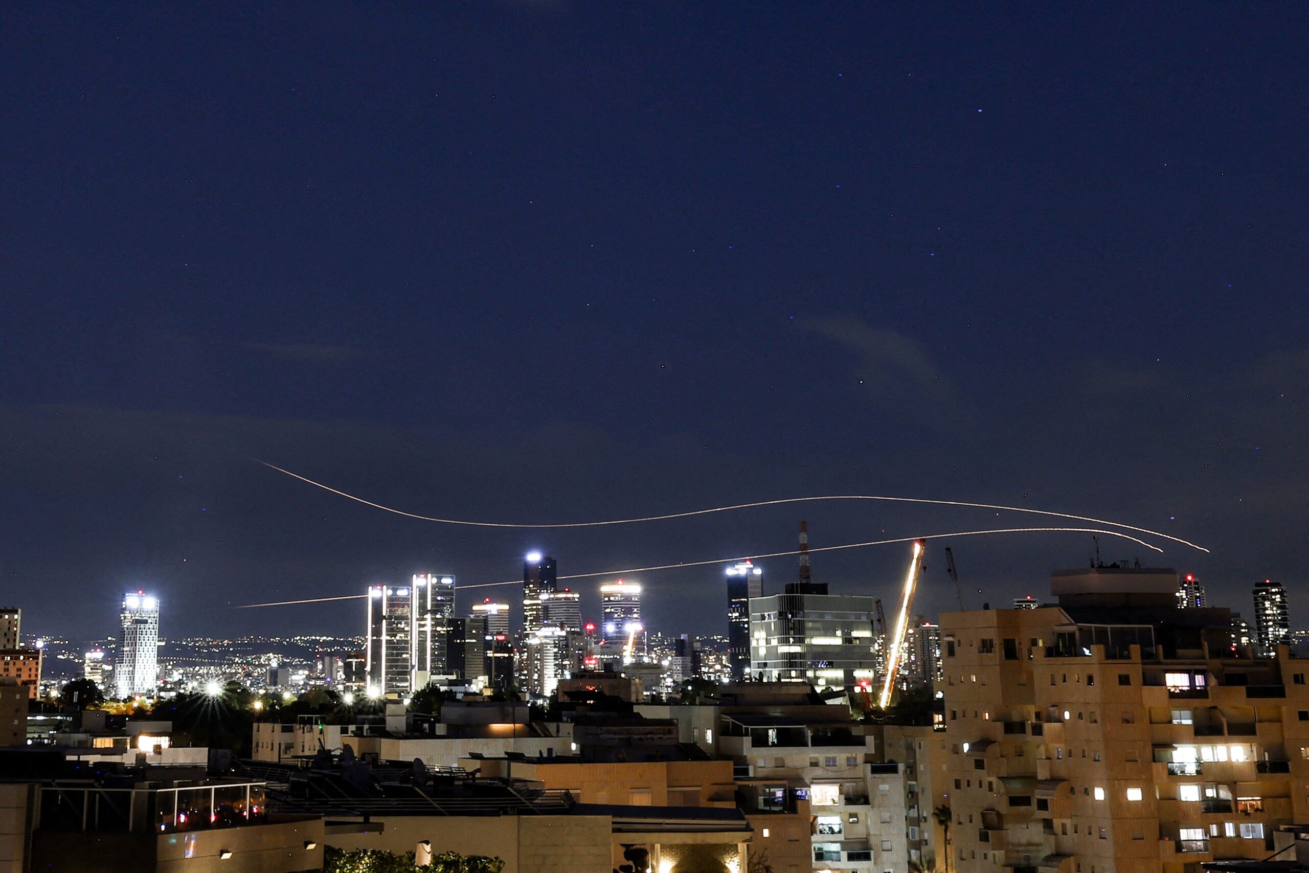 Vídeo que mostra torre destruída em Tel Aviv é antigo e gerado por IA