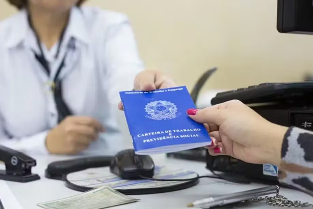 Dinheiro para pedir demissão? Entenda os programas de saída voluntária