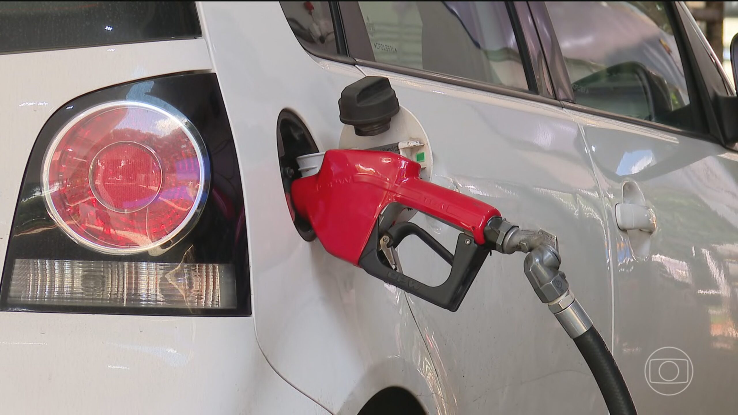 Petróleo em alta encarece combustíveis; veja como guerra pesa no bolso