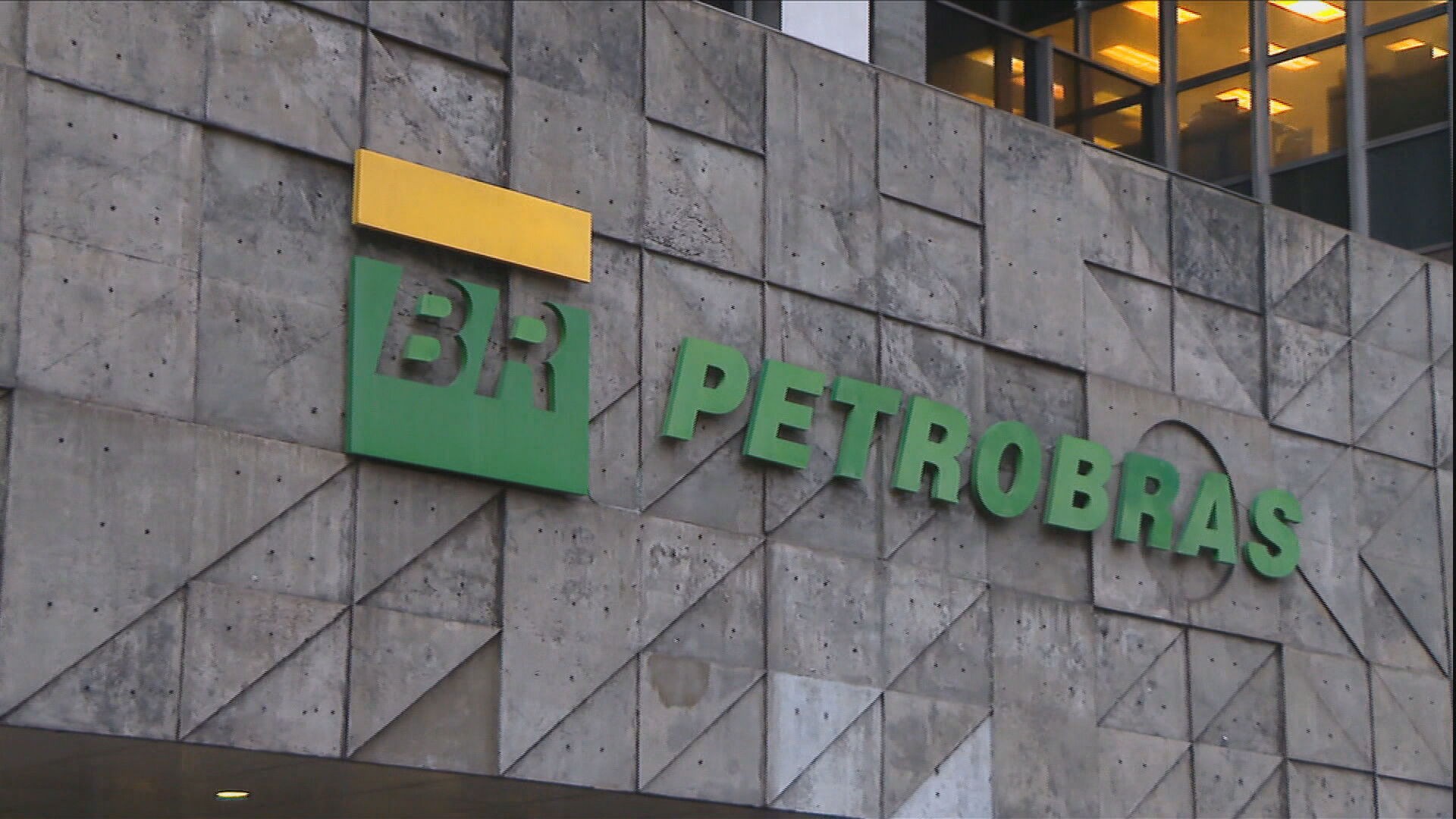 Petrobras sobe preços do diesel para distribuidoras