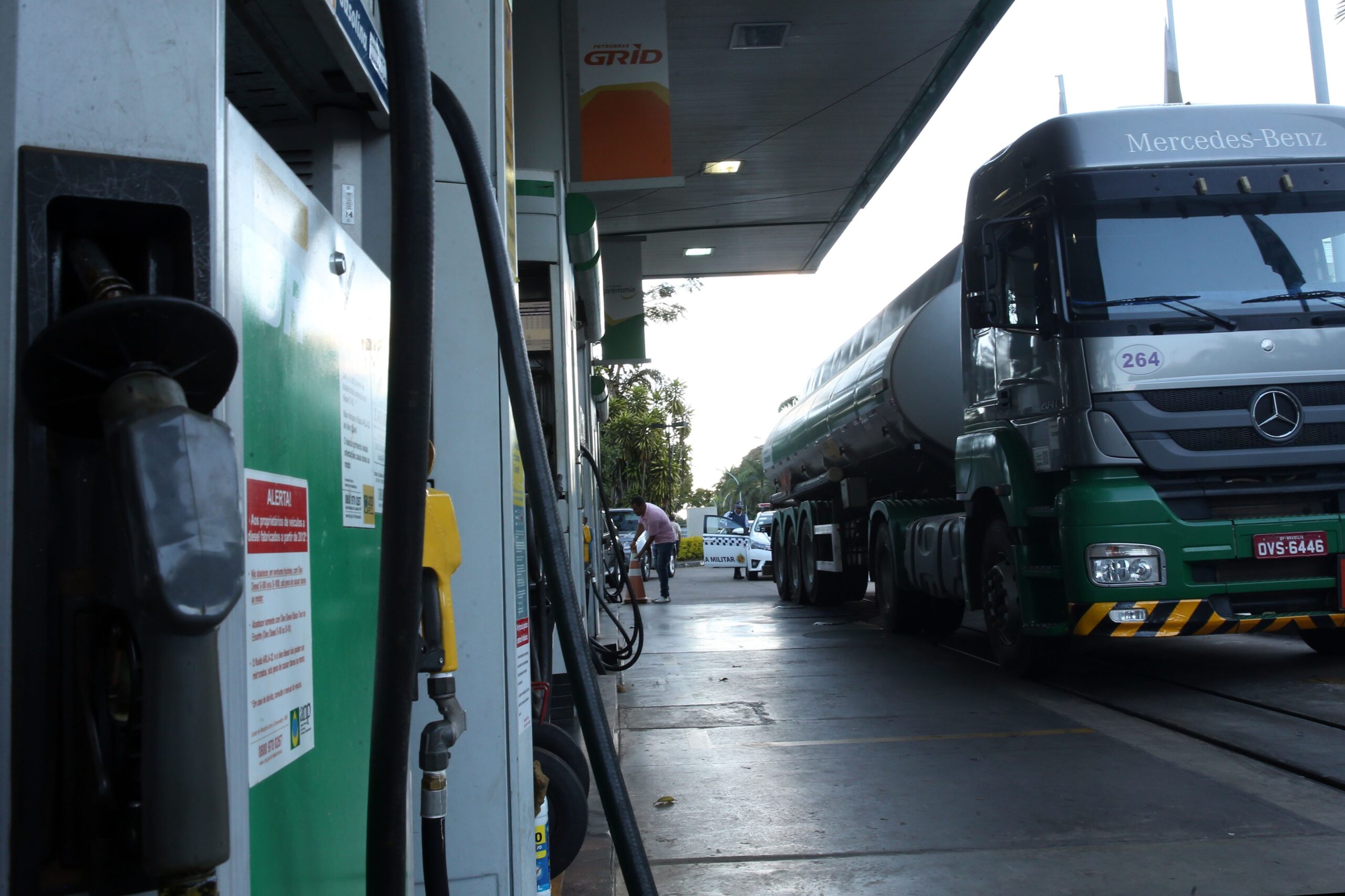 Preço do diesel nos postos dispara 7% com a guerra no Oriente Médio, diz pesquisa