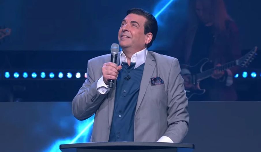 Voo atrasa e pastor inicia campanha para comprar jatinho particular