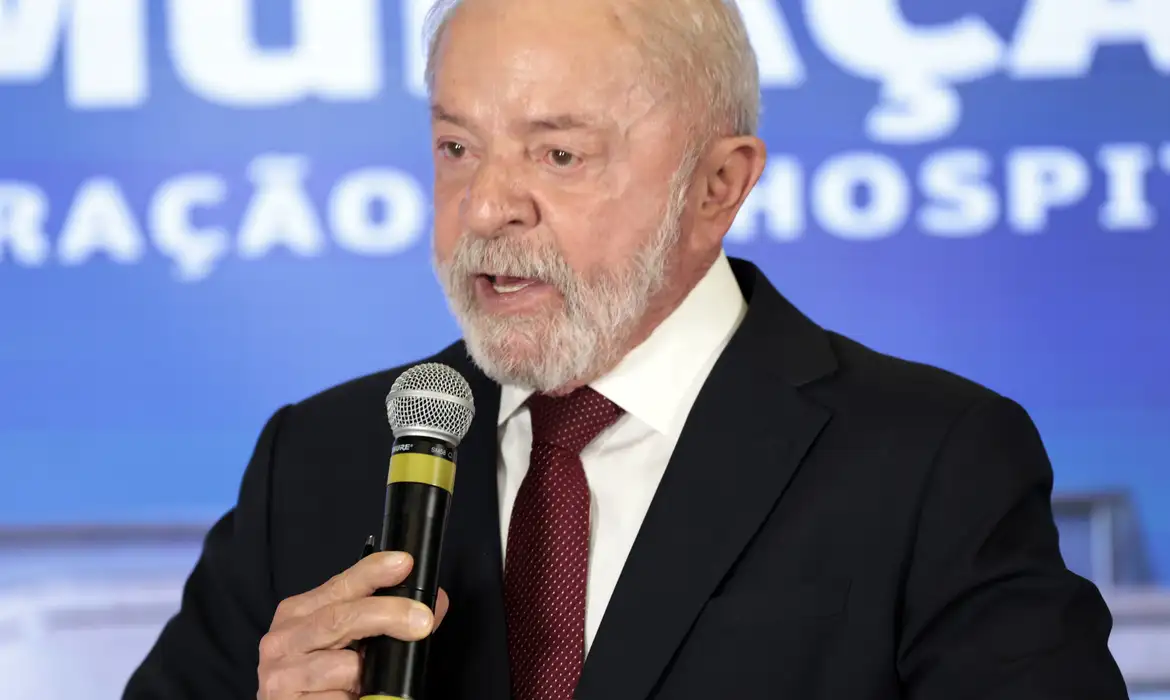 Lula quer incluir inadimplentes do FIES em pacote contra endividamento