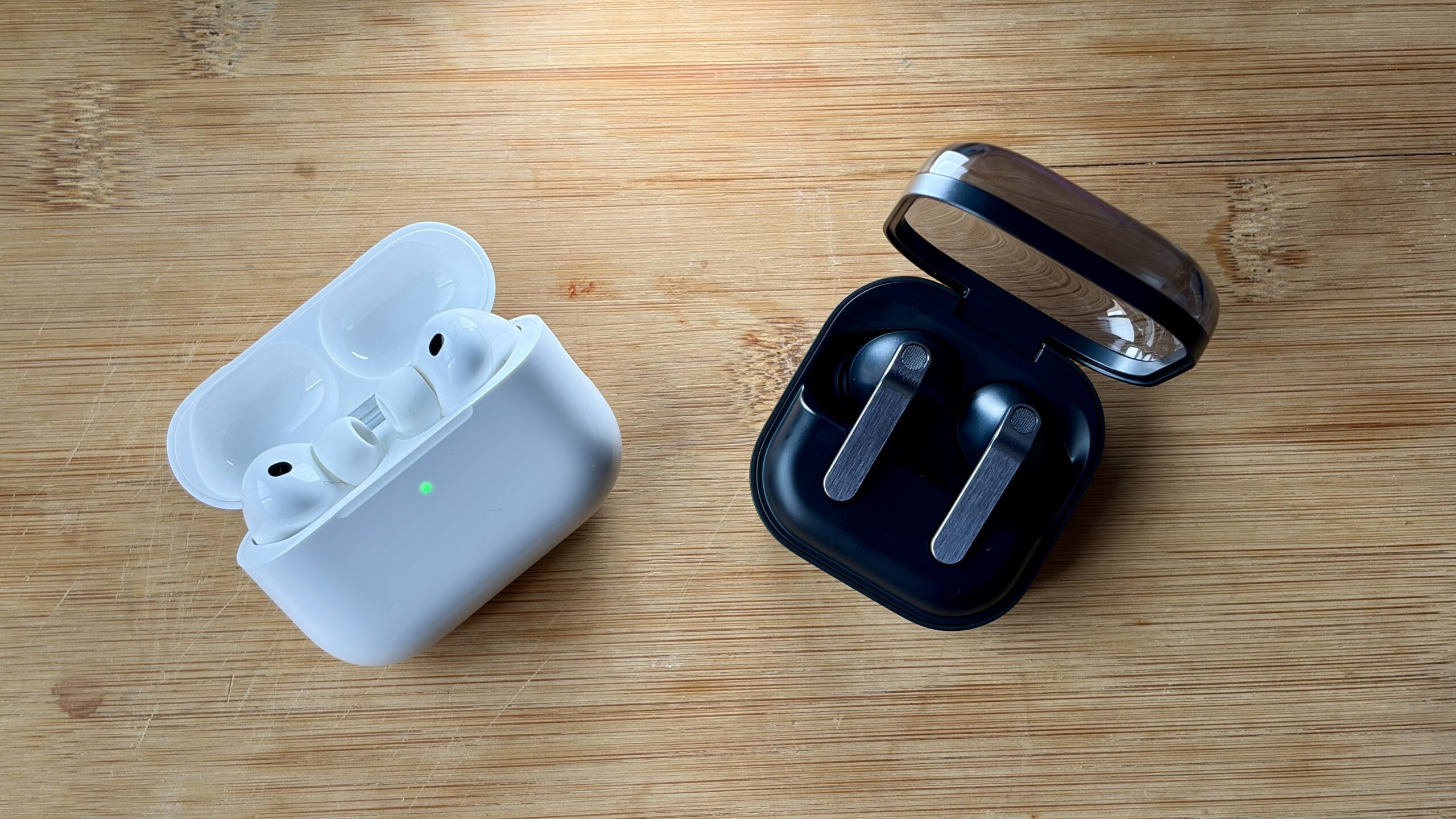 Vale gastar mais de R$ 2 mil em fones sem fio? g1 testou AirPods Pro 3 e Galaxy Buds4 Pro