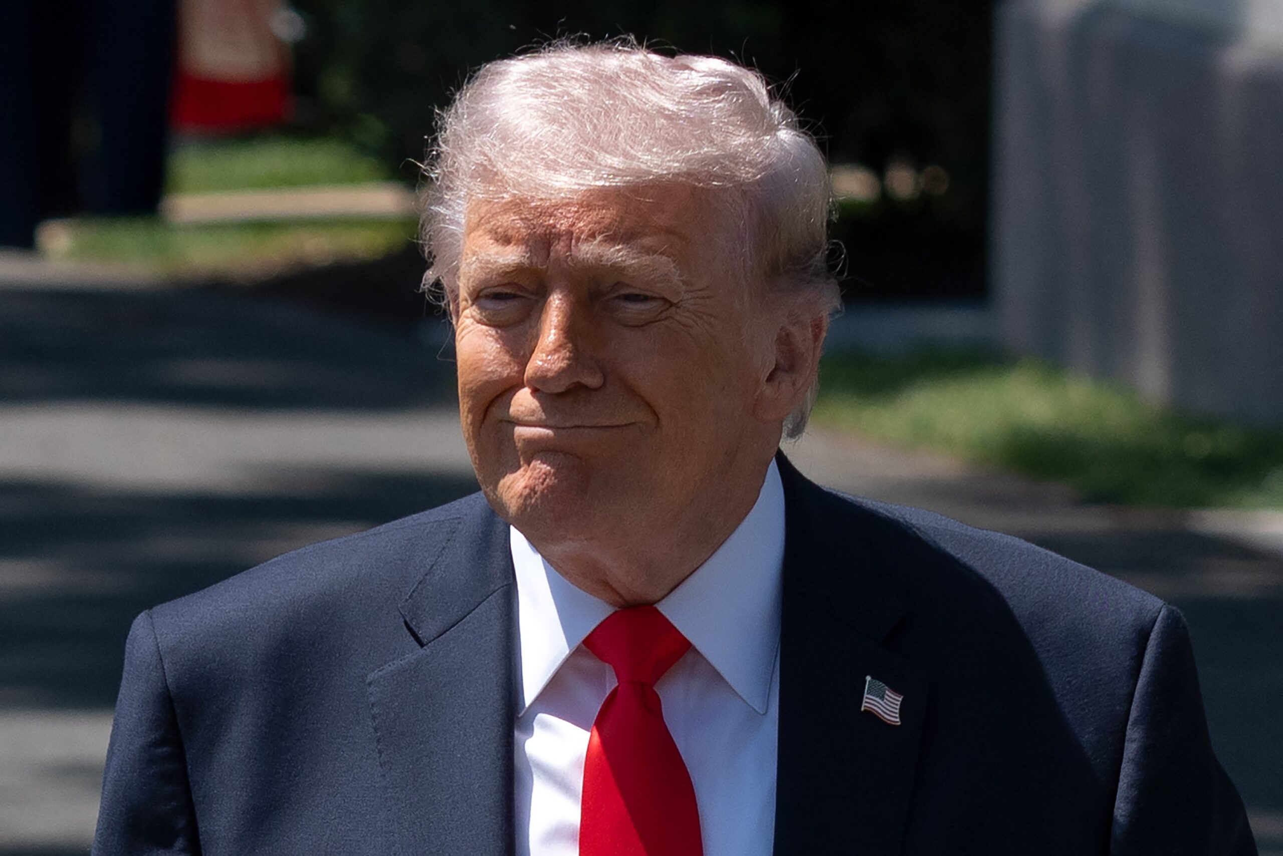 Trump diz que EUA avaliam comprar participação em empresas de inteligência artificial