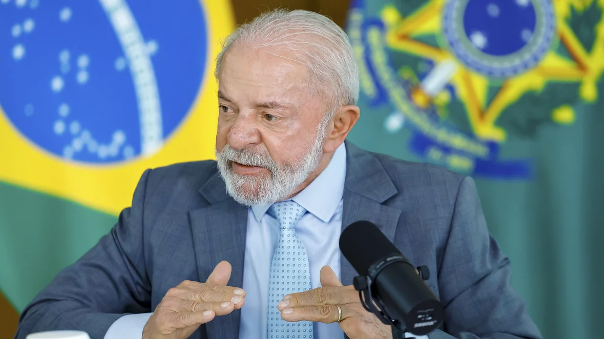 Lula critica Flávio Bolsonaro por pedido de adiamento de tarifas dos EUA