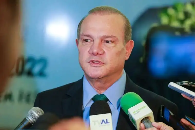 Wellington chega para a convenção desidratado