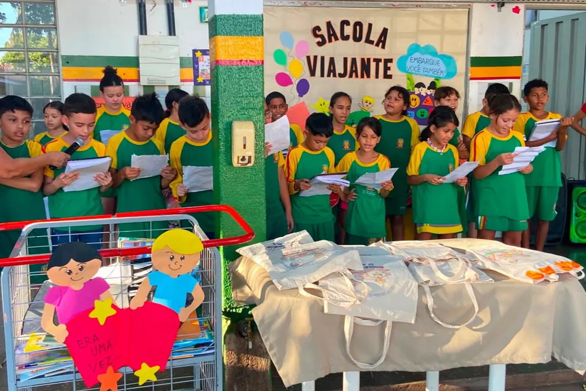 Projeto Sacola Viajante incentiva a leitura e fortalece os vínculos entre escola e família