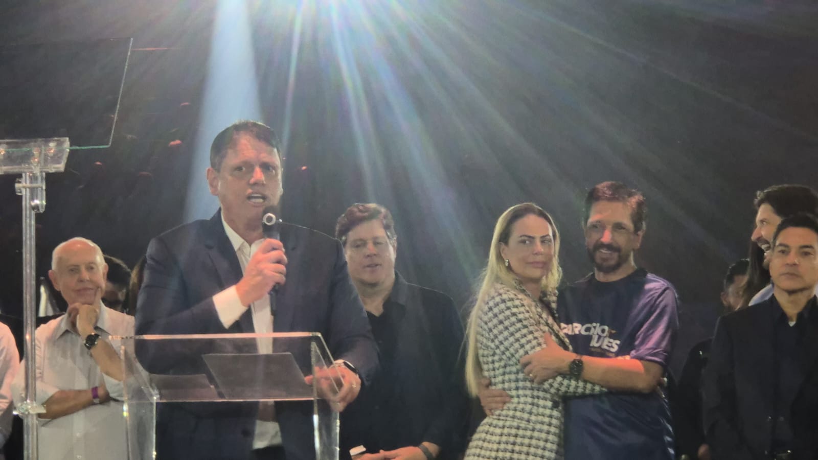 Tarcísio agradece a Bolsonaro e defende legado em convenção