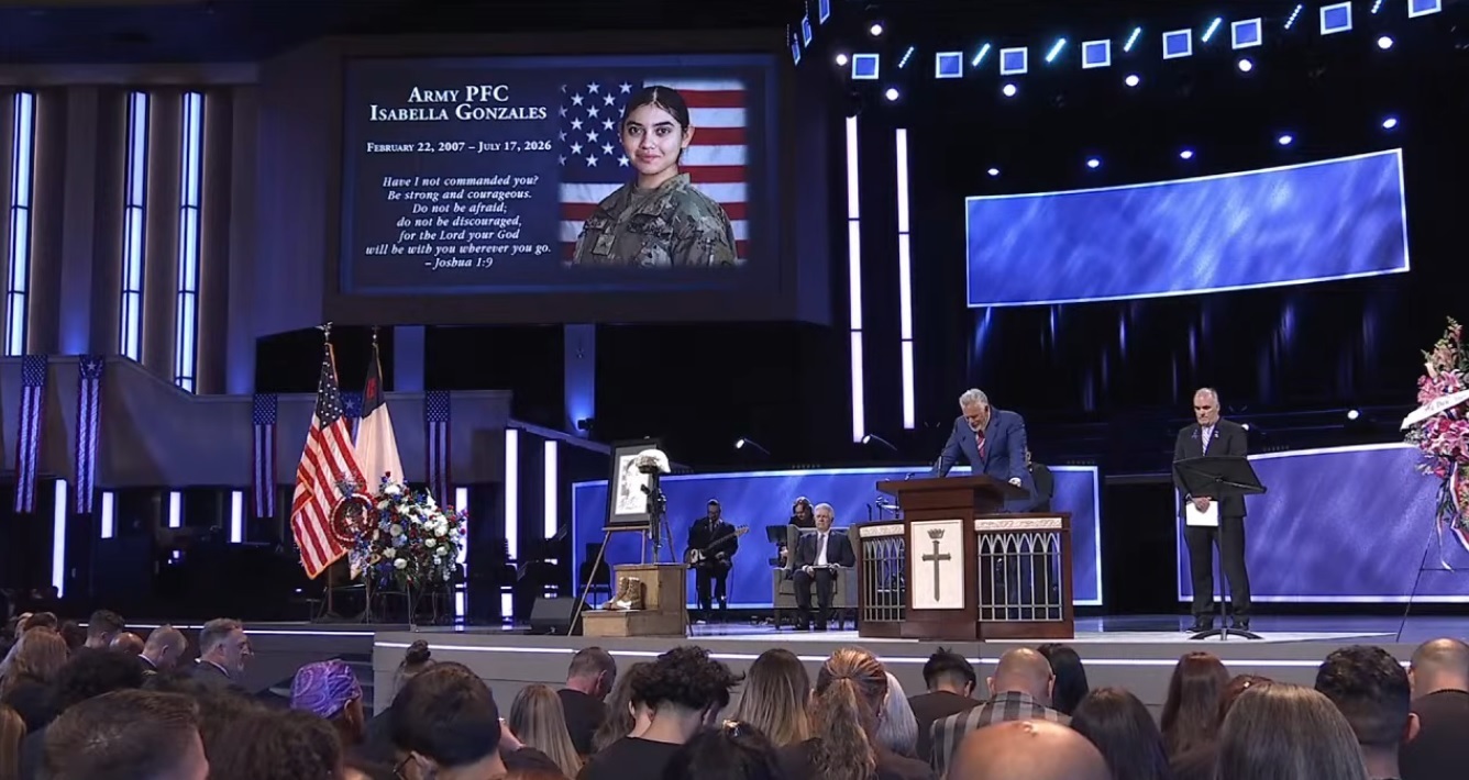 Pastores e Donald Trump homenageiam soldado caída no Texas