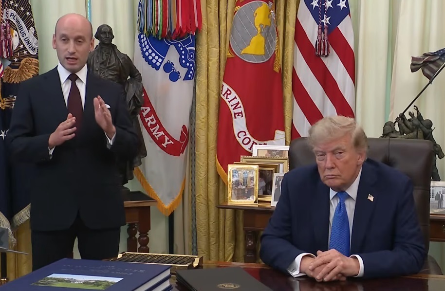 Donald Trump assina ordens sobre cidadania e apoio a missões